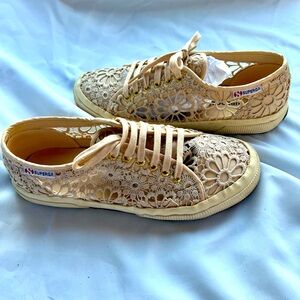 Cute keds by superga, in light cream color US 8.5